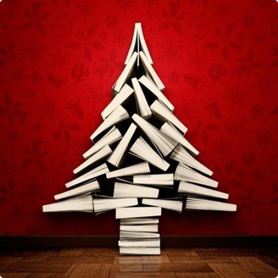 Sapin fait de livres pour l'actualité de l'horaire des Fêtes